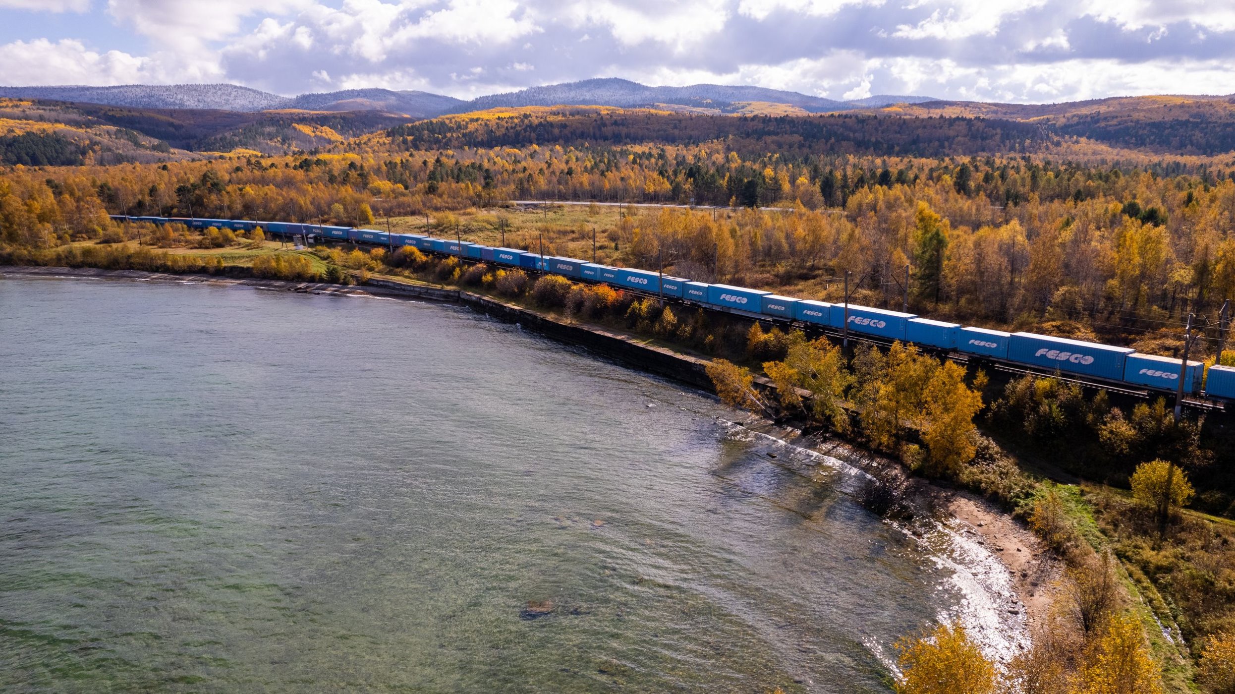 FESCO увеличила контейнерные перевозки автомобилей и комплектующих из Китая в РФ на 36% в 2024 году