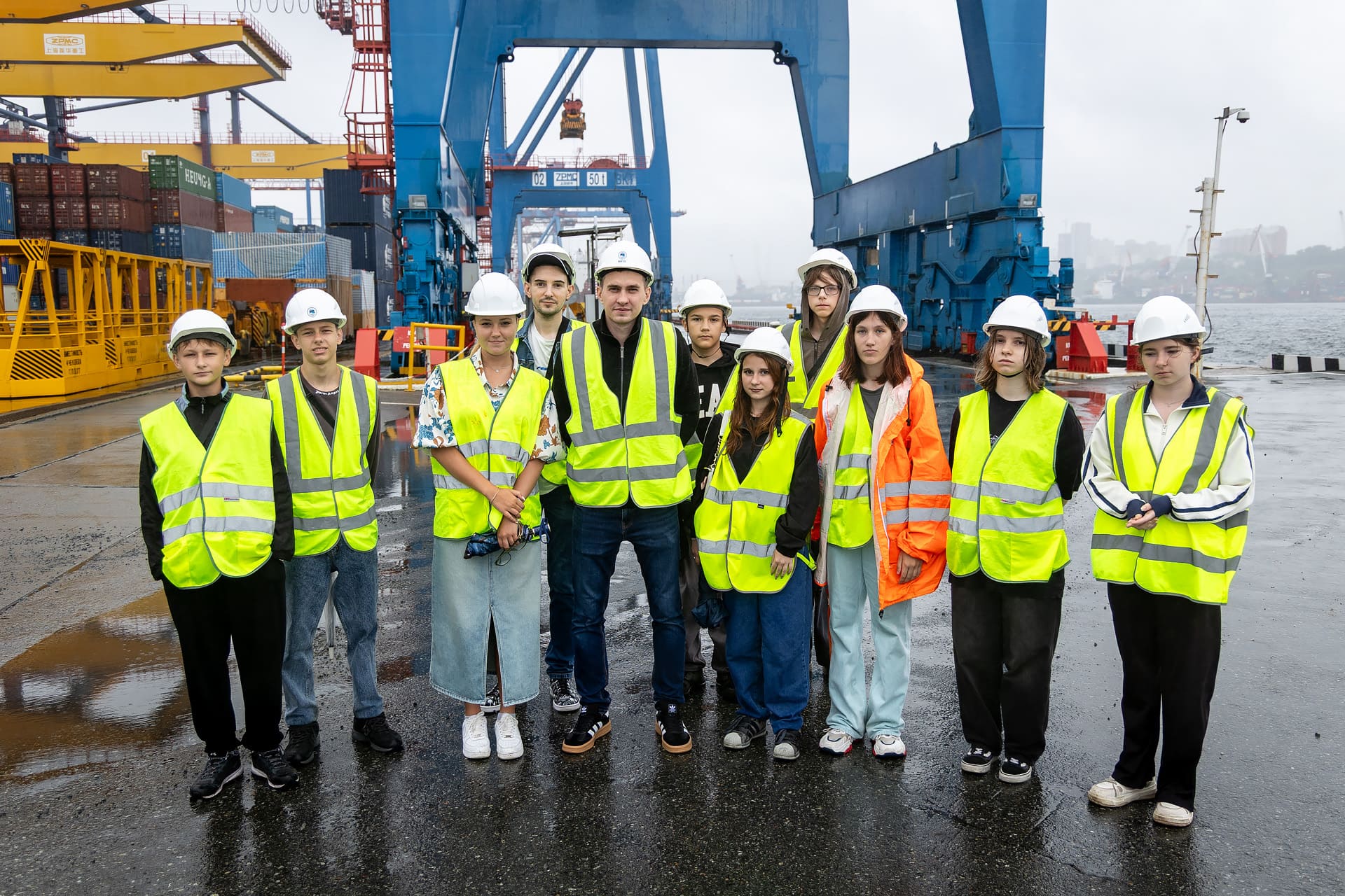 Интересующиеся логистикой старшеклассники Владивостока на месяц смогли стать сотрудниками FESCO Интересующиеся логистикой старшеклассники Владивостока на месяц смогли стать сотрудниками FESCO