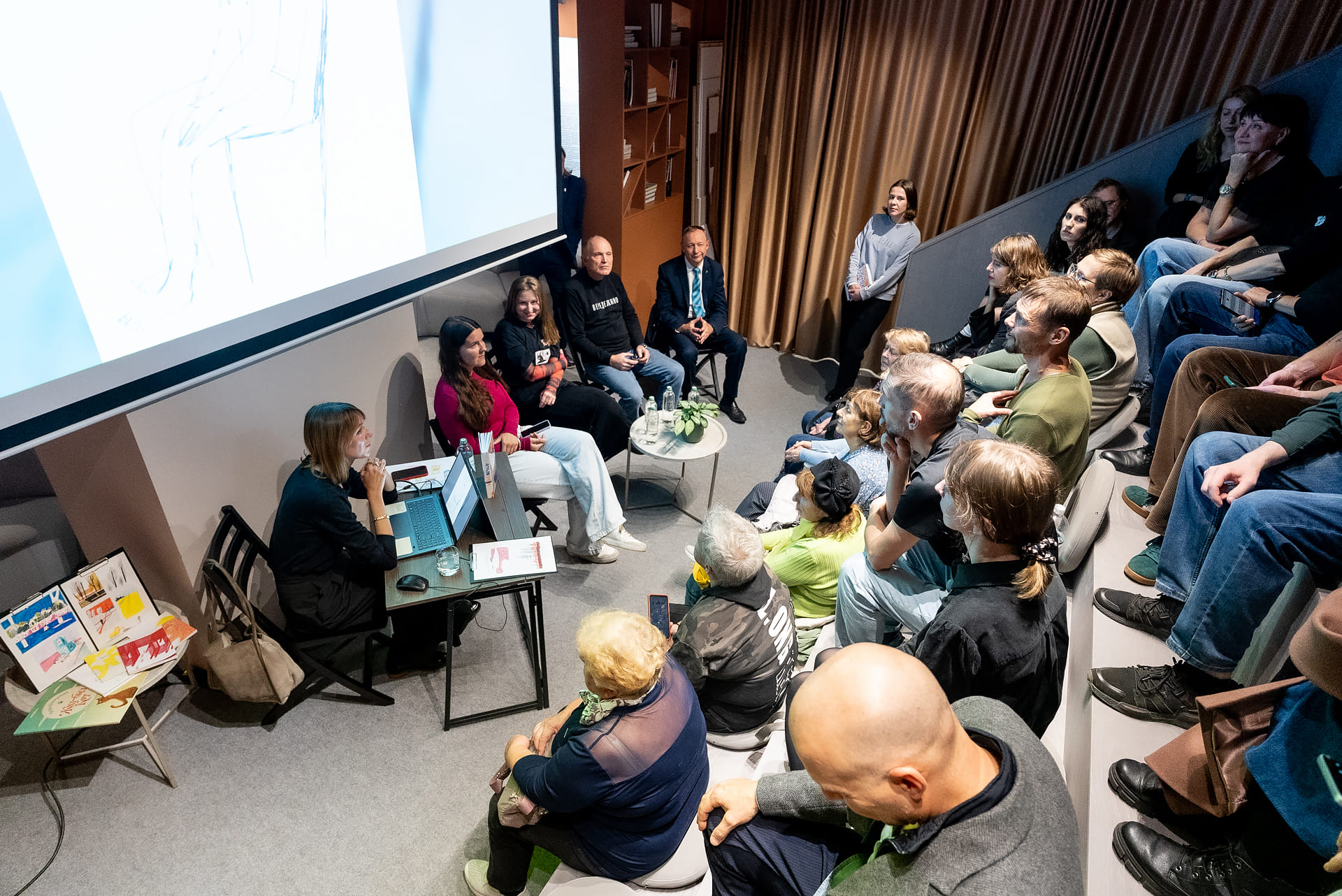 FESCO и Переделкино представили во Владивостоке книгу «Дальний Восток. Сквозь времена и расстояния»