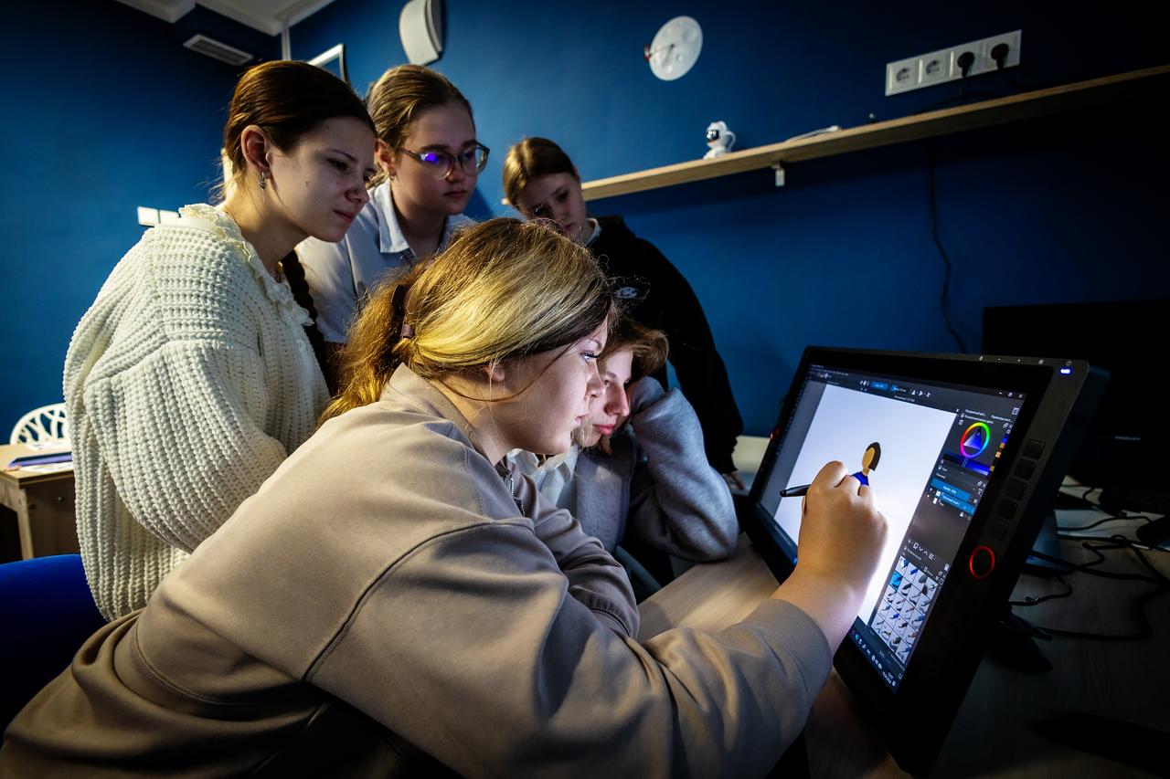 FESCO поможет подросткам Владивостока освоить современные медиа