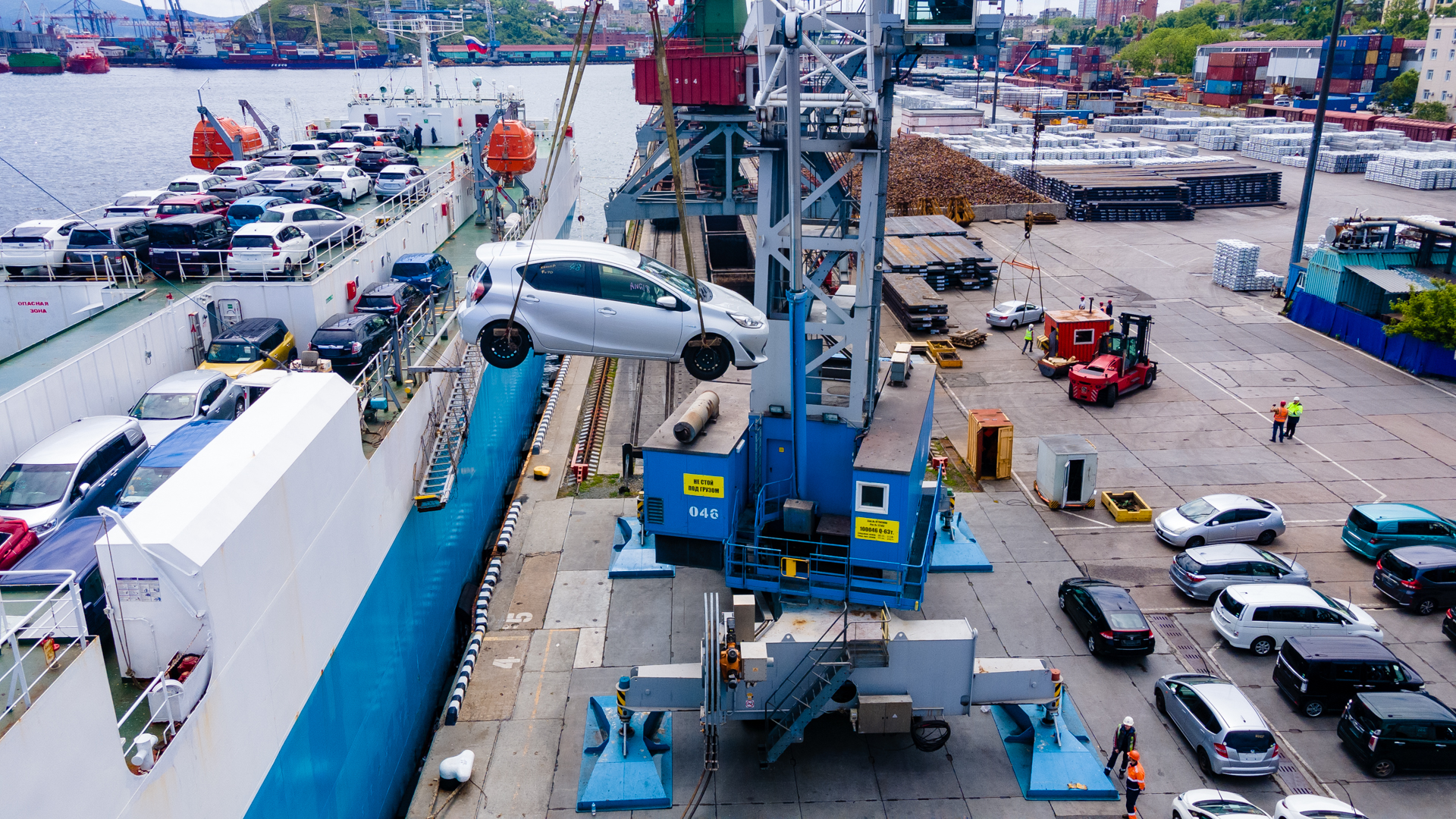 Владивостокский автомобильный терминал установил новый рекорд по перевалке автомобилей